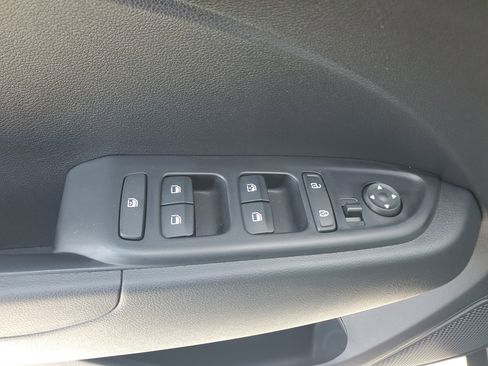 Used 2024 Hyundai Venue SEL image 27