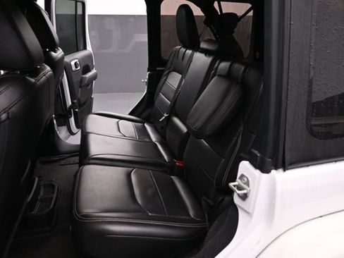 Used 2023 Jeep Wrangler Unlimited Sahara w/ Cold Weather Group AWD/4WD image 10