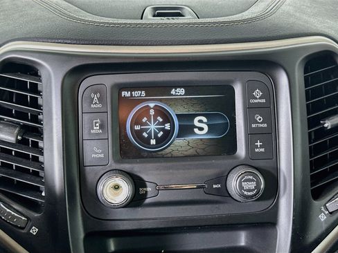 Used 2017 Jeep Cherokee Sport FWD image 21
