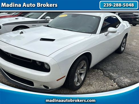 Used 2018 Dodge Challenger SXT RWD image 1