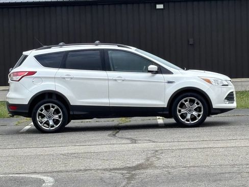 Used 2015 Ford Escape SE w/ Equipment Group 201A image 2