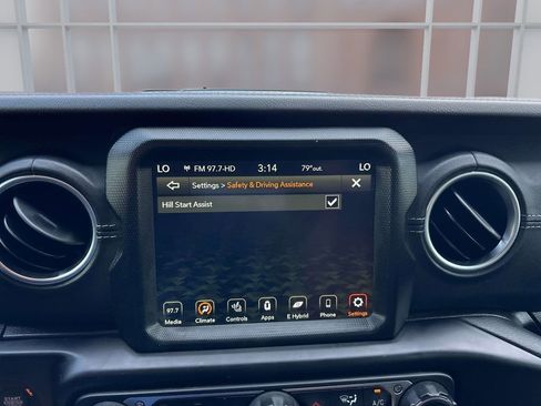 Used 2023 Jeep Wrangler Unlimited Sahara w/ Cold Weather Group AWD/4WD image 18