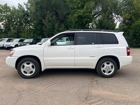Used 2006 Toyota Highlander Limited w/ Leather Trim Pkg AWD/4WD image 2
