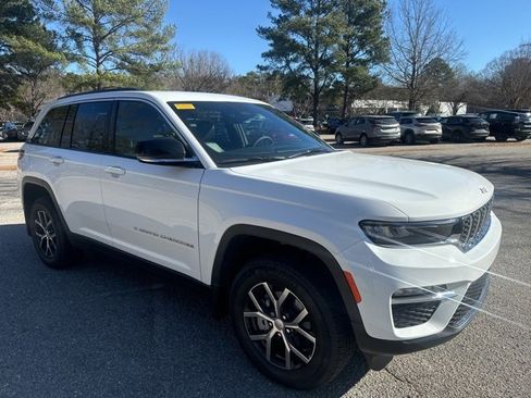 Used 2025 Jeep Grand Cherokee Limited w/ MOPAR Finishing Package image 7