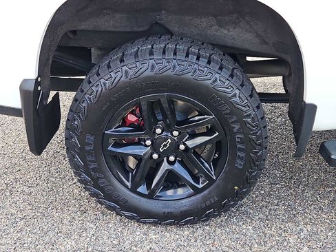 Used 2021 Chevrolet Silverado 1500 LT Trail Boss w/ Convenience Package II AWD/4WD image 9
