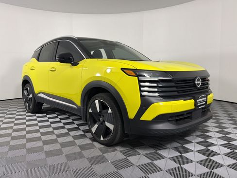 Used 2025 Nissan Kicks SR w/ SR Premium Package FWD image 7