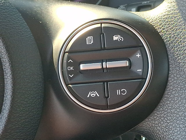 Used 2025 Kia Soul LX w/ LX Technology Package FWD image 21