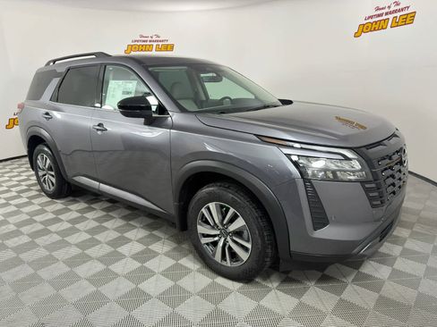 New 2026 Nissan Pathfinder SL image 8