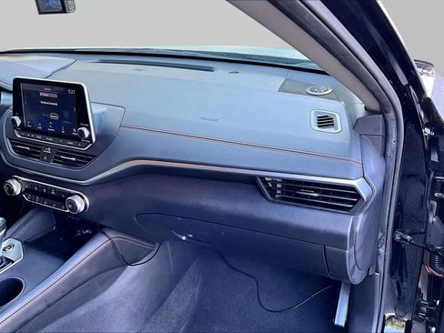 Used 2021 Nissan Altima 2.5 SR w/ SR Premium Package FWD image 19