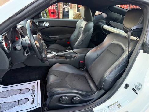 Used 2017 Nissan 370Z Touring image 10