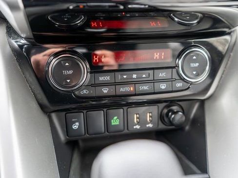 Used 2025 Mitsubishi Eclipse Cross Black Edition image 31