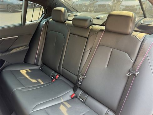 Used 2025 BMW M5 w/ Carbon Package image 23