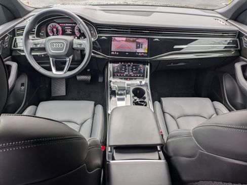 Used 2025 Audi Q8 Prestige w/ Prestige Package image 24
