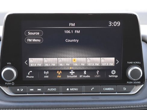 Used 2025 Nissan Rogue SV image 26