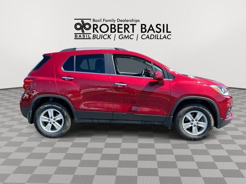 Used 2020 Chevrolet Trax LT w/ LT Convenience Package AWD/4WD image 9