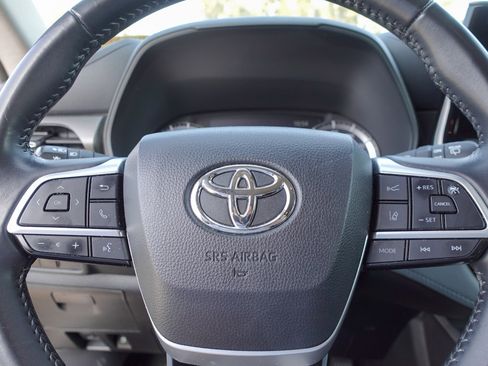 Used 2024 Toyota Highlander LE image 13