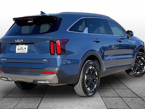 Used 2025 Kia Sorento S image 13