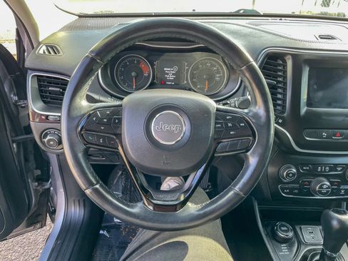 Used 2019 Jeep Cherokee Latitude Plus AWD/4WD image 14