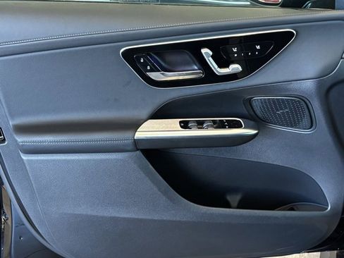 Used 2025 Mercedes-Benz GLC 300 image 11