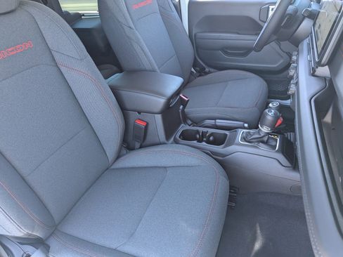 Used 2025 Jeep Wrangler Rubicon w/ Convenience Group image 10
