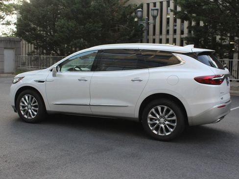 Used 2018 Buick Enclave Premium w/ Experience Buick Package AWD/4WD image 9