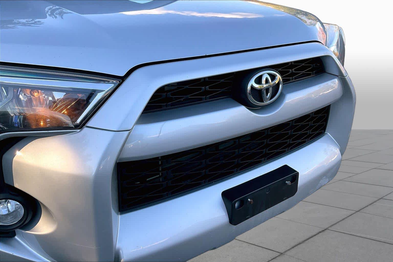 Used 2019 Toyota 4Runner SR5 Premium AWD/4WD image 30