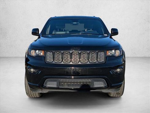 Used 2018 Jeep Grand Cherokee Altitude image 2