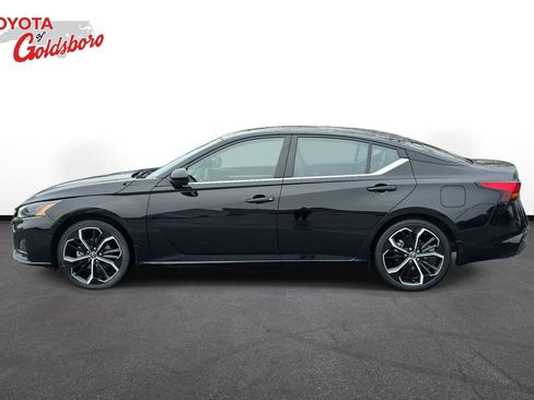 Used 2024 Nissan Altima 2.5 SR image 8