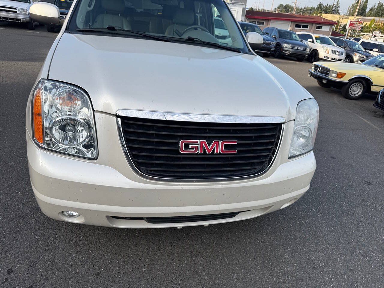 Used 2012 GMC Yukon SLT w/ SLT-2 Equipment Package AWD/4WD image 7