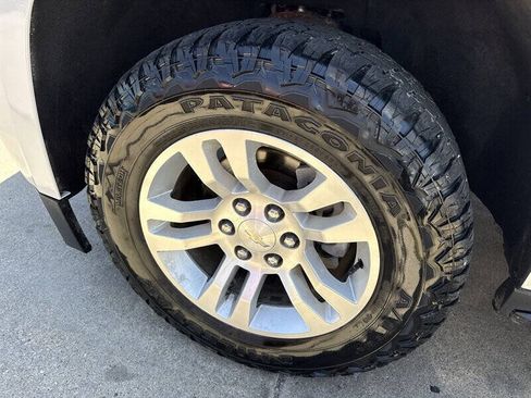 Used 2019 Chevrolet Tahoe LT w/ Luxury Package AWD/4WD image 16