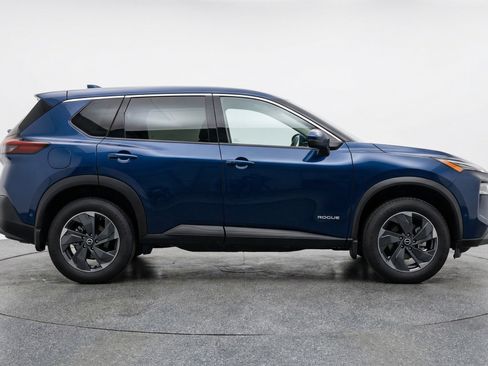 Used 2025 Nissan Rogue SV FWD image 11
