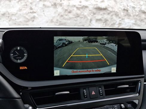 Certified 2025 Lexus ES 300h w/ Premium Package image 19