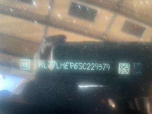 Used 2025 Chevrolet Trax LT image 28