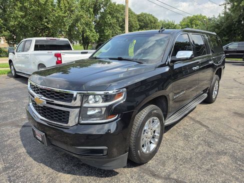 Used 2019 Chevrolet Suburban LT RWD image 2