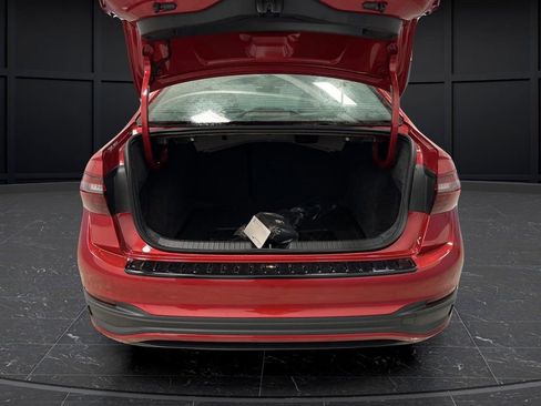 Used 2025 Volkswagen Jetta SE w/ Sunroof Package image 15