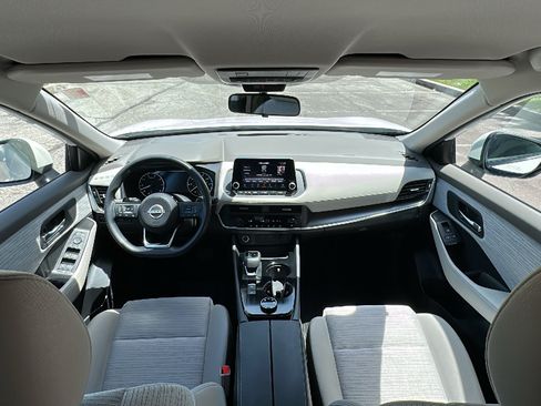Used 2023 Nissan Rogue SV AWD/4WD image 25