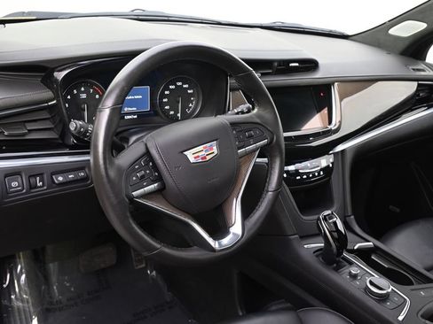 Used 2022 Cadillac XT6 Premium Luxury w/ Platinum Package AWD/4WD image 11