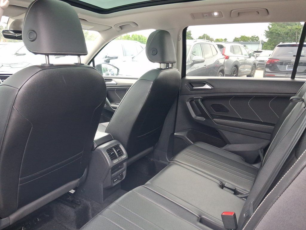 Certified 2023 Volkswagen Tiguan SE w/ Panoramic Sunroof Package FWD image 15