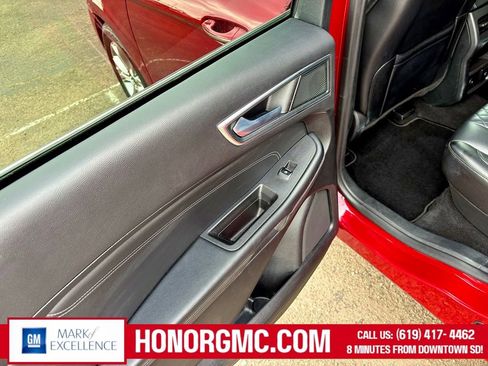 Used 2024 Ford Edge Titanium image 19