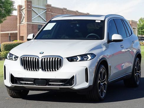 Used 2024 BMW X5 xDrive40i w/ Premium Package image 4