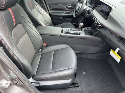 New 2026 Nissan Sentra SR w/ SR Premium Package FWD image 14