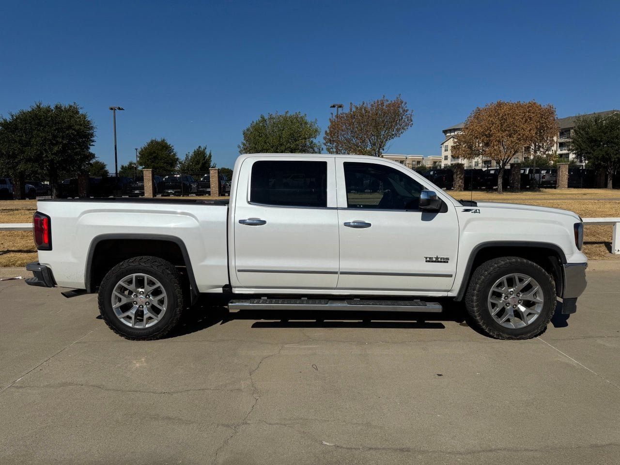 Used 2018 GMC Sierra 1500 SLT w/ Texas SLT Premium Package AWD/4WD image 3