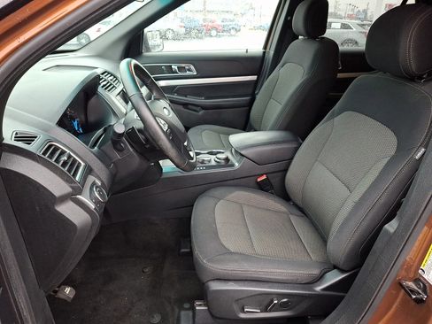 Used 2017 Ford Explorer XLT image 13