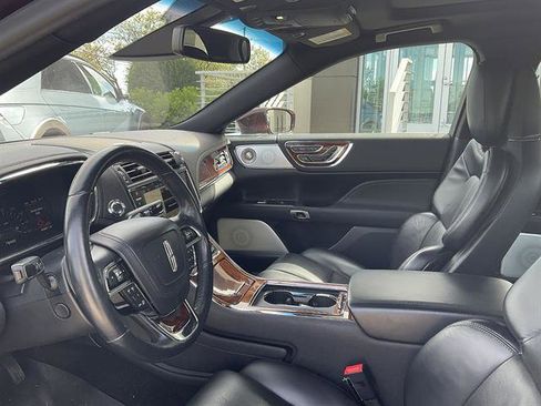 Used 2017 Lincoln Continental Reserve w/ Luxury Package AWD/4WD image 2