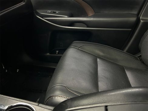 Used 2018 Toyota Highlander Limited Platinum image 15