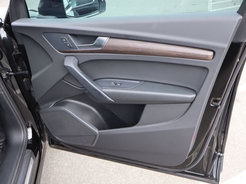 Used 2024 Audi Q5 e Premium image 36