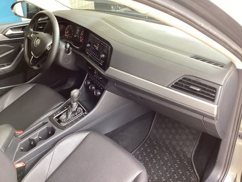Used 2019 Volkswagen Jetta SE w/ Cold Weather Package FWD image 28