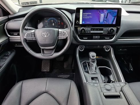 Certified 2024 Toyota Grand Highlander AWD image 12