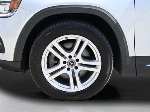 Used 2021 Mercedes-Benz GLB 250 4MATIC w/ Premium Package image 45