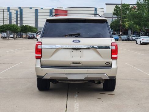 Used 2018 Ford Expedition XLT w/ Equipment Group 201A RWD image 6